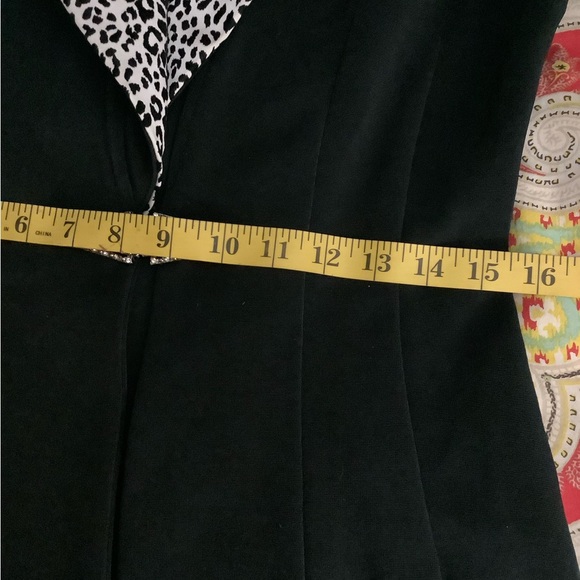 BETSY & ADAM JACKET WITH BLACK &  WHITE LEOPARD COLLAR & CUFFS.BROACH CLOSURE‎ . - Picture 15 of 16